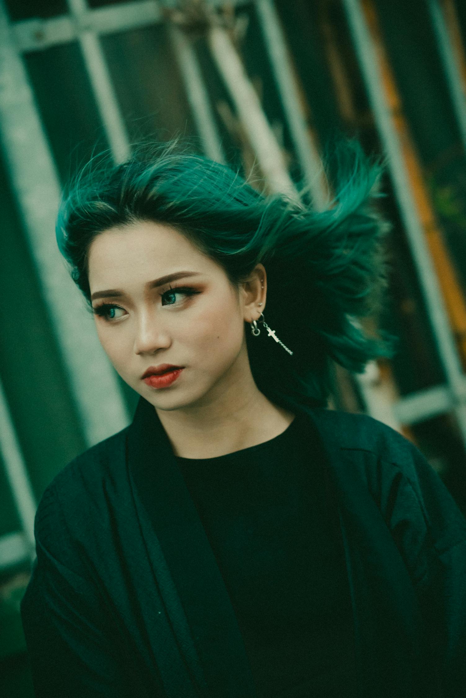 演特务的女演员，经典角色的塑造与魅力展现