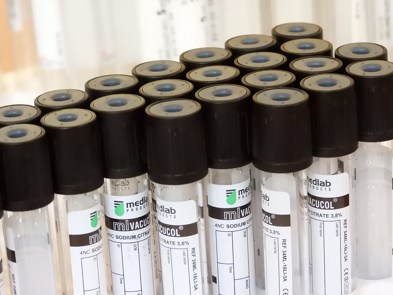 生物显微镜价格深度解析，市场现状与选购策略指南