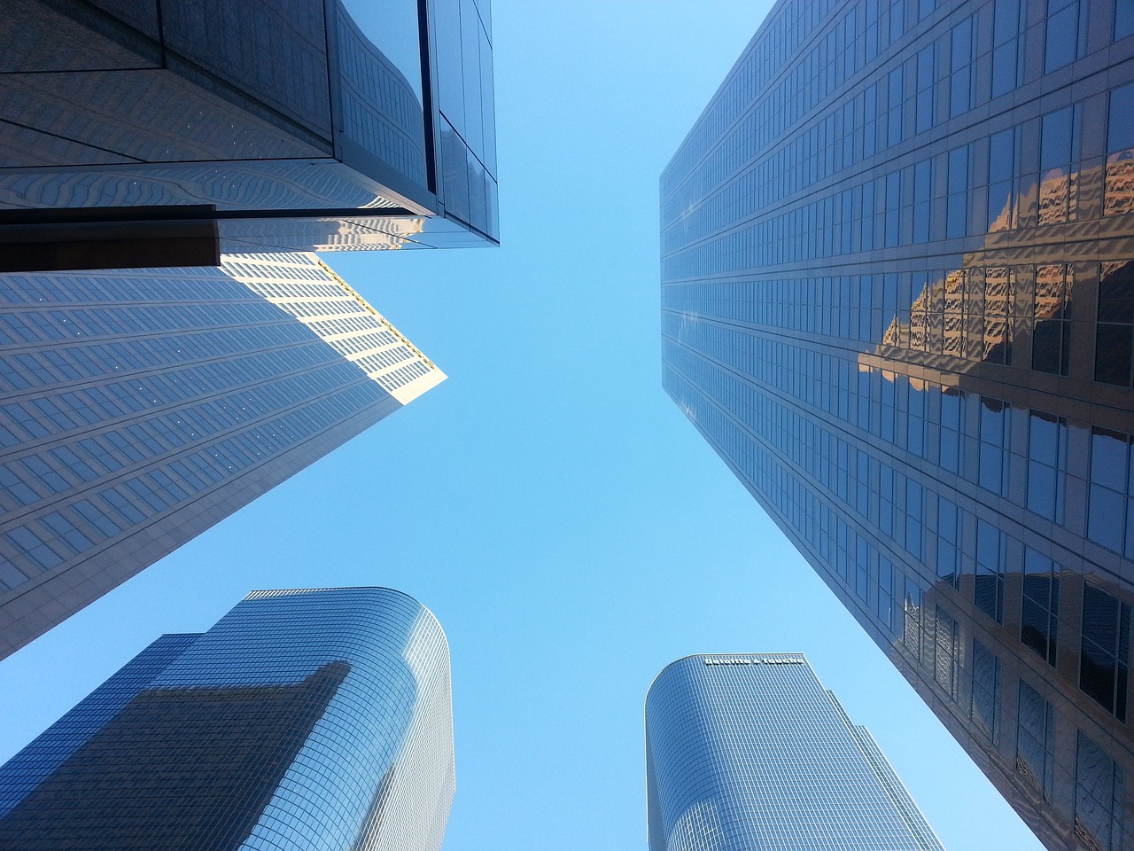 恶汉新动态，探究现代社会的挑战与反思现象